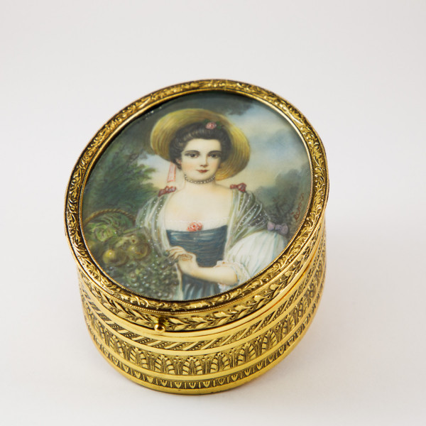 Elfenbein Miniatur mit Antiquitäten Nachweis Bildgröße 7x9 cm außen 7x9x4 cm