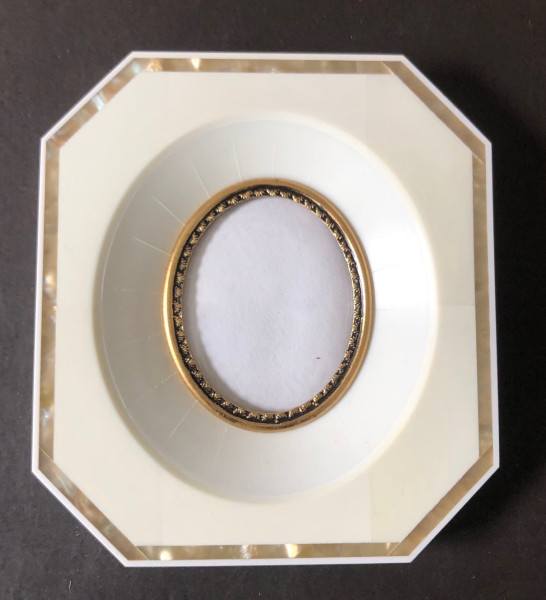 Miniatur/Foto-Rahmen mit Mammut-Elfenbein belegt Bildgröße 4x5cmauß.7,5x8,5 cm